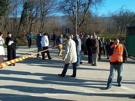 zapora že stojiProtestni shod - zapora odlagališča odpadkov - 13.12.2004