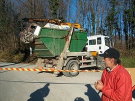 bo treba obrnitiProtestni shod - zapora odlagališča odpadkov - 13.12.2004