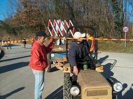 rekviziti za zaporoProtestni shod - zapora odlagališča odpadkov - 13.12.2004