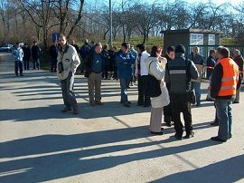 posvet pred začetkomProtestni shod - zapora odlagališča odpadkov - 13.12.2004