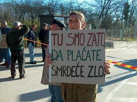 napis pove velikoProtestni shod - zapora odlagališča odpadkov - 13.12.2004